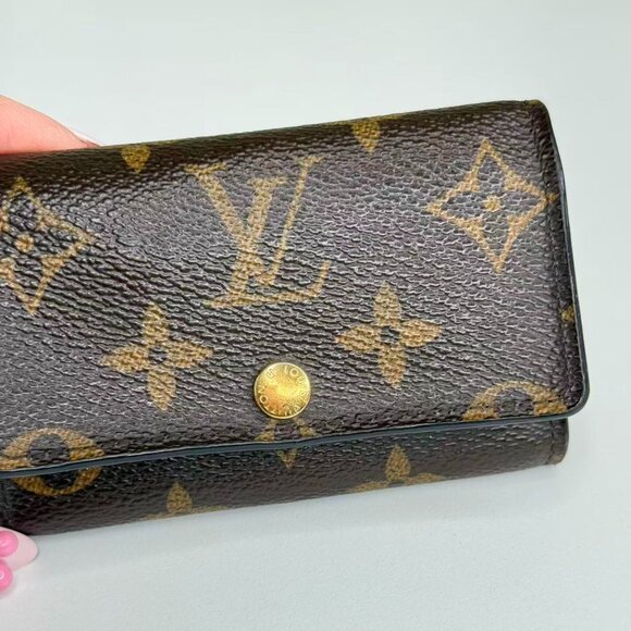 Louis Vuitton Monogram Canvas Keychain with Classic Gold Hardware - Picture 6 of 8